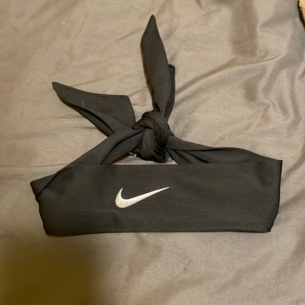 Nike tie headband.